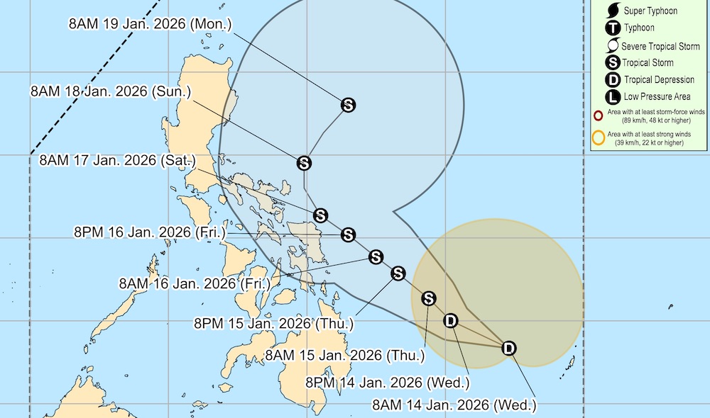 It is forecast that the tropical depression will strengthen into a tropical storm on the morning of January 15 and circle close to the mainland Philippines, the area near the East Sea. Photo: PAGASA
