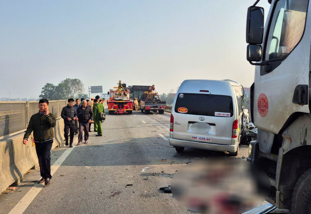 탄호아에서 10명의 사상자를 낸 심각한 사고 현장. 사진: 주.