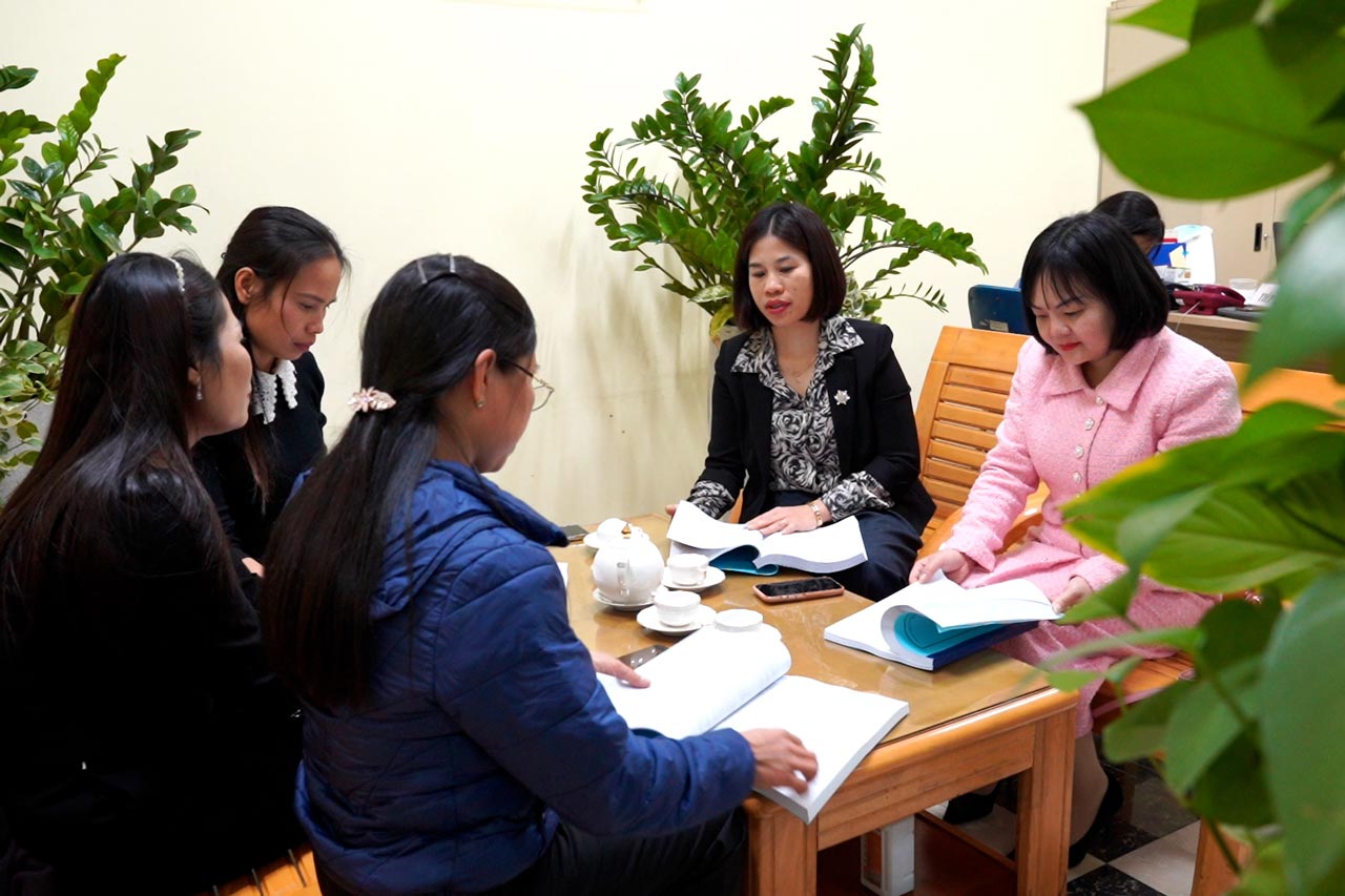 School staff eagerly apply 30% professional preferential allowance immediately