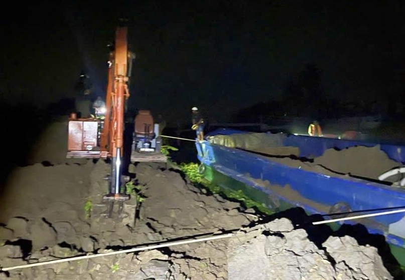 Hien truong vu viec su dung xang cuoc lay dat tu Kenh 19/5 dua xuong sa lan tai xa Nhu Gia ngay 14.12.2025. Anh: Cong an TP Can Tho