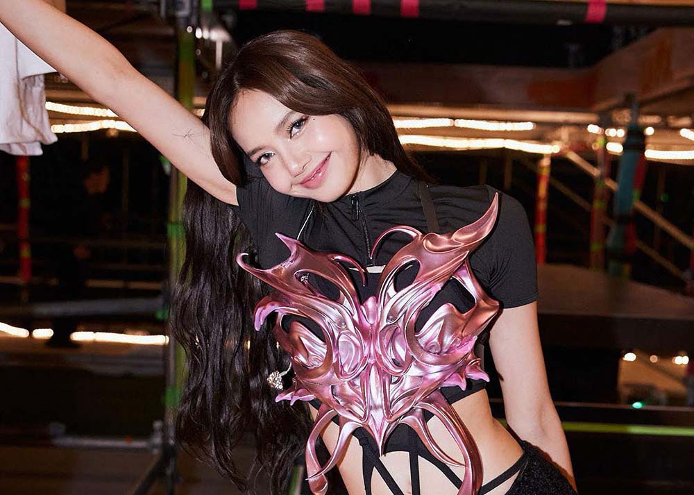 Lisa dien mot thiet ke cua nha thiet ke Viet. Anh: NTK cung cap