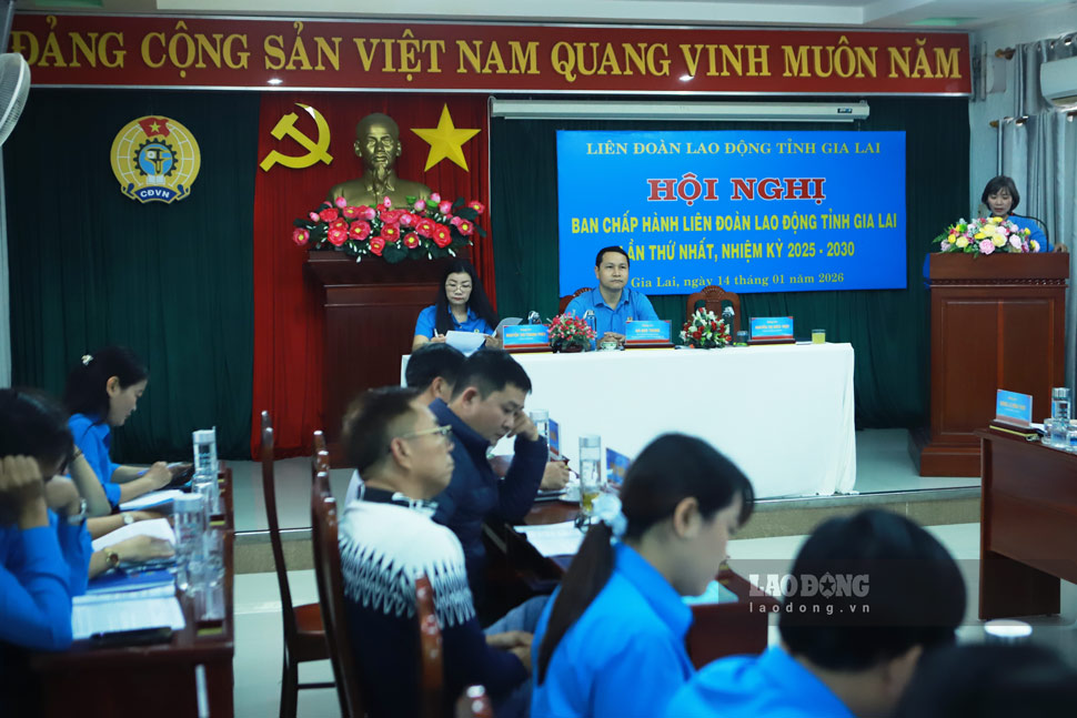 The first meeting of the Executive Committee of Gia Lai Provincial Labor Federation, term 2025-2030. Photo: Hoai Phuong