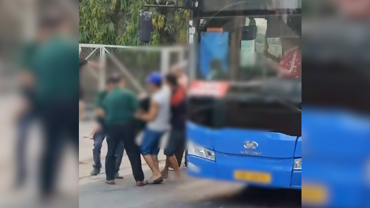 Bus driver suddenly suffers stroke while driving in Ho Chi Minh City. Photo: Public Transport Management Center