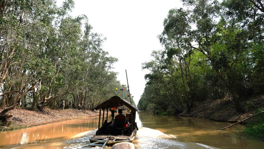 Ngoi xuong keo van canh. Anh: Ngoc Ty.