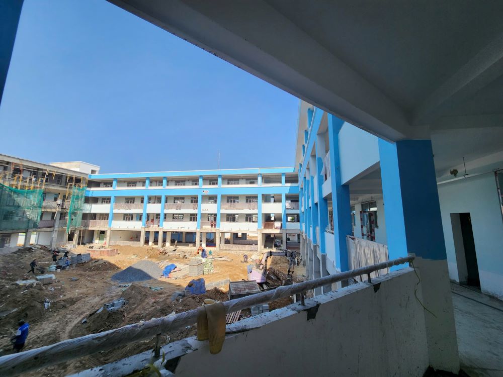 Khong khi thi cong khan truong tai cong truong. Anh: Anh Tu