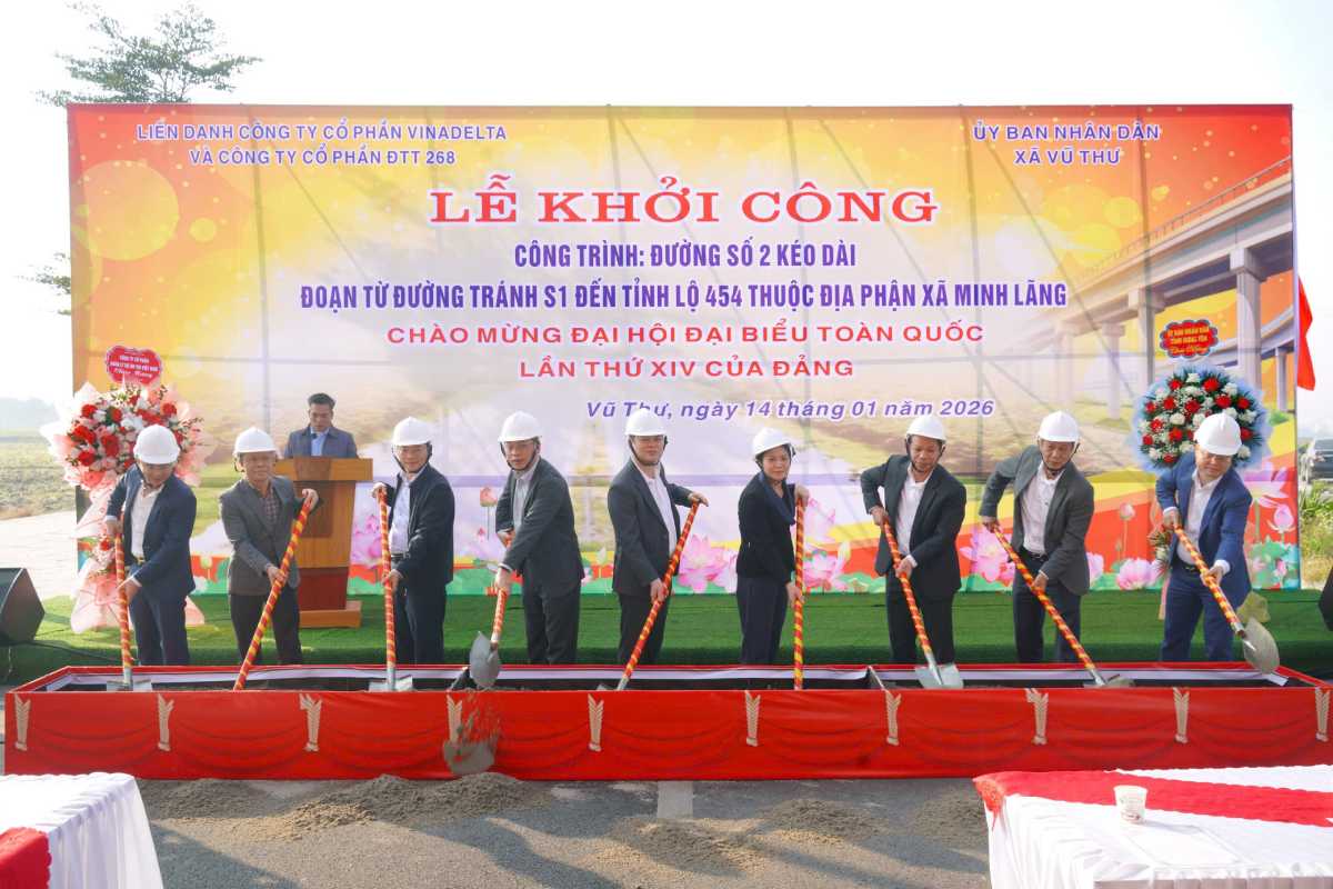 Delegates perform the groundbreaking ceremony. Photo: Vu Thu e-Portal, Hung Yen province