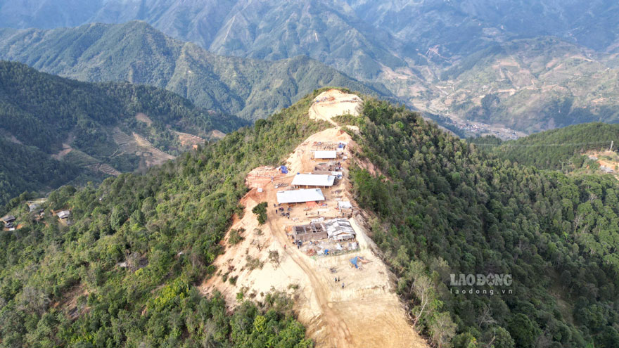 Khu tai dinh cu moi thon San Tra - noi 18 ho dan dang khan truong dung nha duoc quy hoach tai noi cao rao, an toan. 