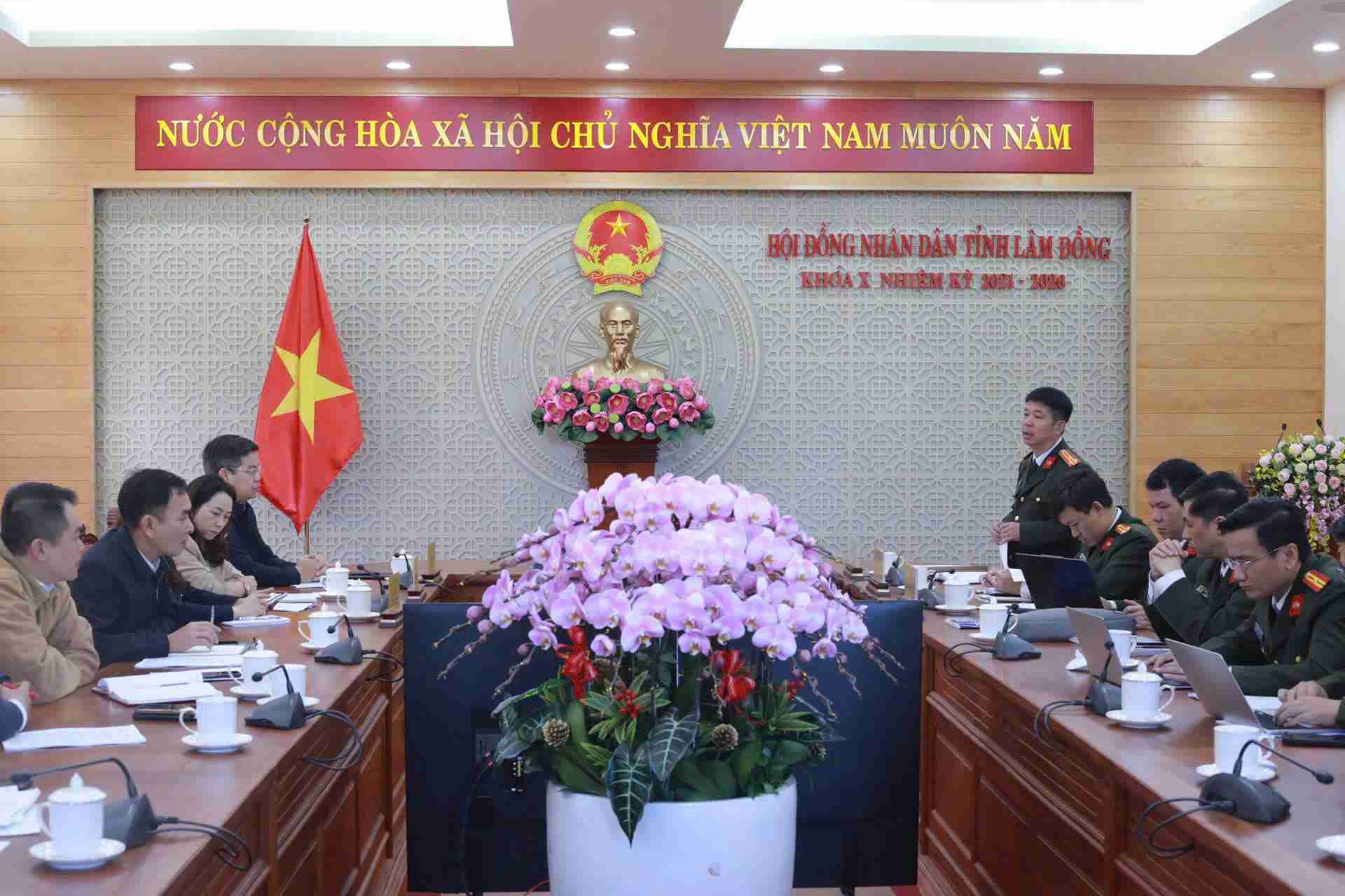 The inspection team worked on ensuring network security at the Office of the National Assembly Delegation and the People's Council of Lam Dong province. Photo: Phuc Khanh