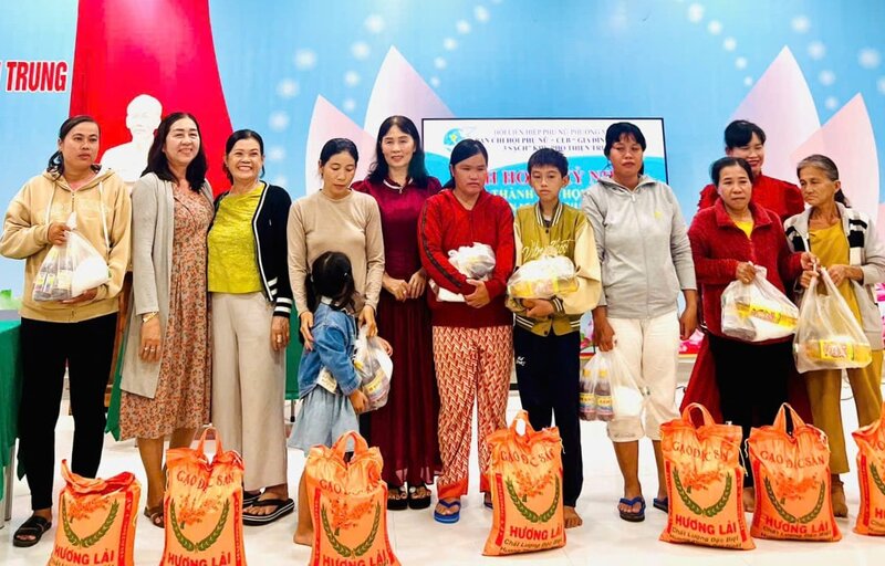 From savings in pig farming capital, women's unions at all levels in Lam Dong have supported poor and difficult members to rise up in life. Photo: Lam Duc