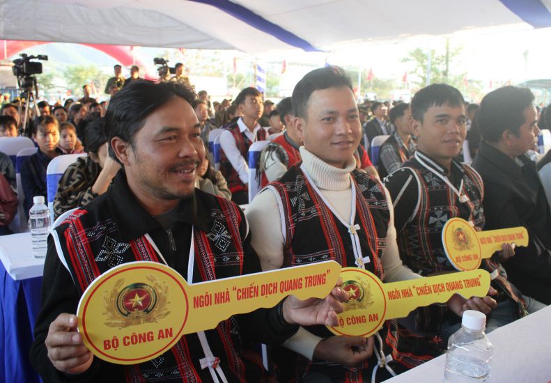 Representatives of households are excited to receive the new house built by the People's Police force. Photo: VGP