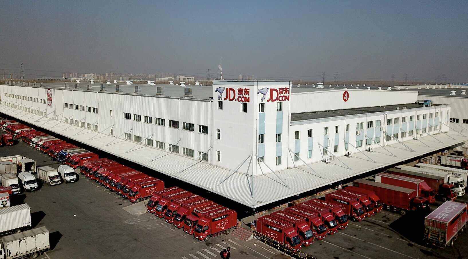 China's e-commerce company JD pays Tet bonuses of up to 10 months' salary to A+-rated employees. Photo: Xinhua