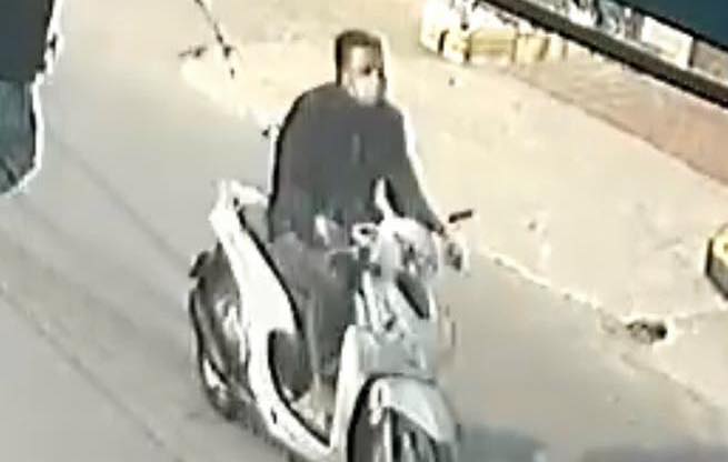 Hình ảnh từ camera an ninh người dân Hưng Yên ghi lại hung thủ di chuyển trên đường. Ảnh: Trích xuất camera người dân