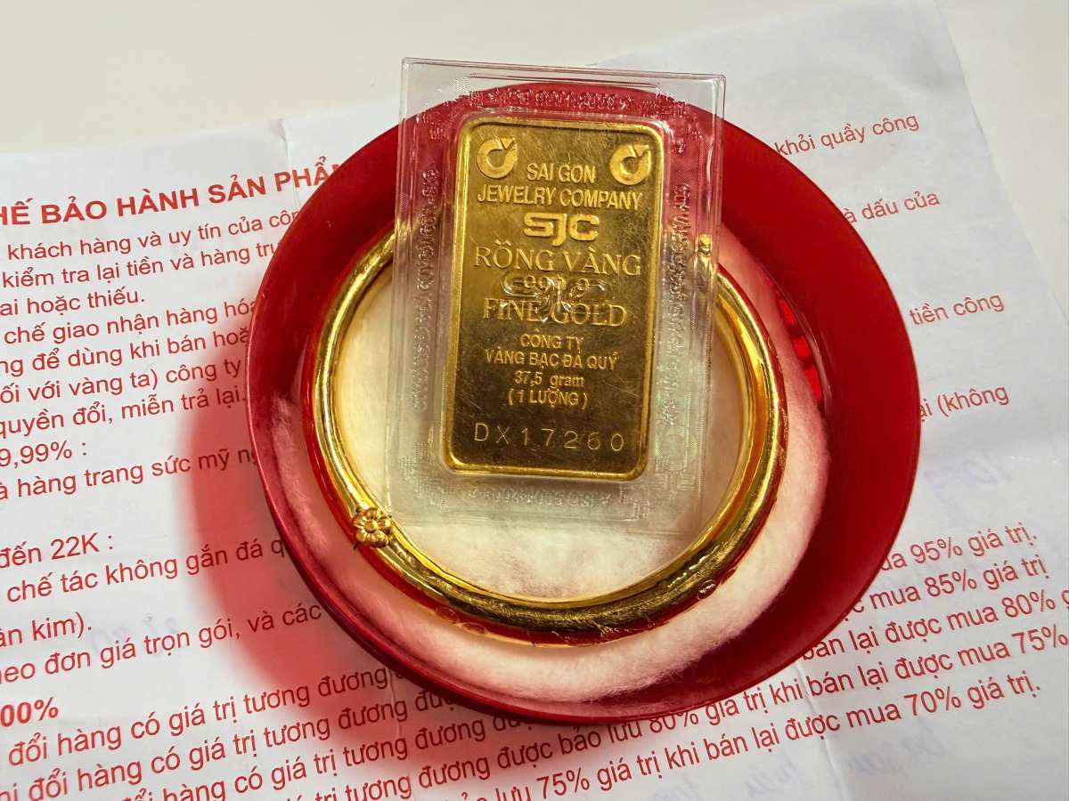 SJC gold bar price is trading around 161.5 - 163.5 million VND/tael (buying - selling). Photo: Khanh Minh