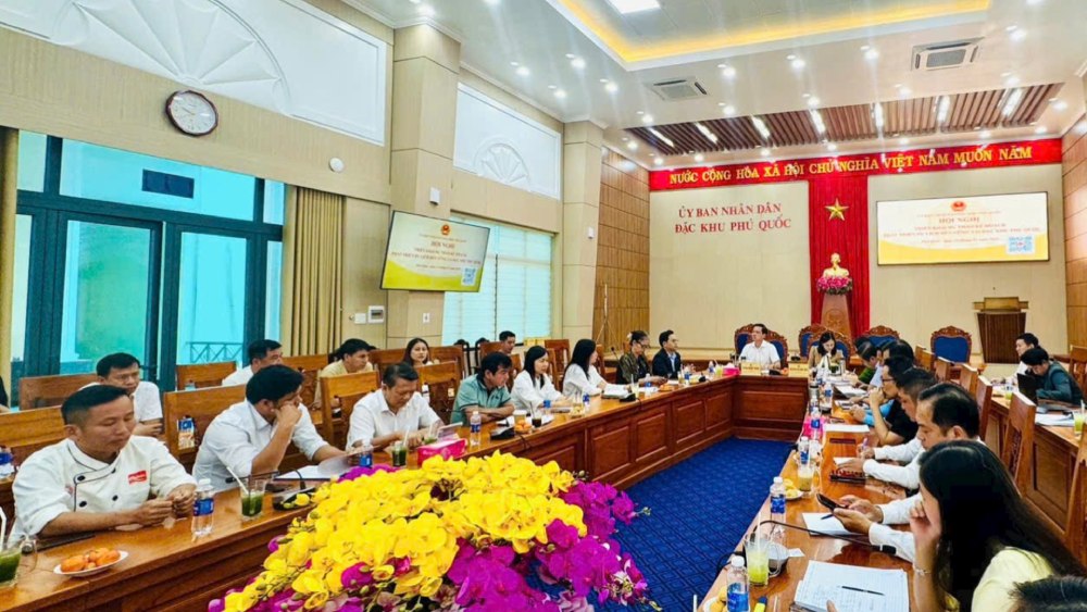 Dai bieu tham du hoi nghi. Anh: Nam Phuong