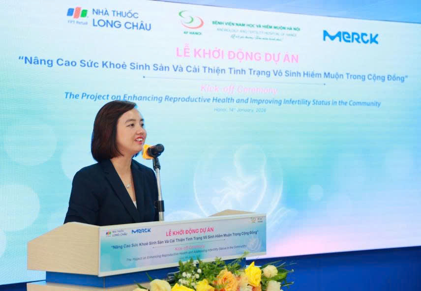 Ba Nguyen Do Quyen - Pho Tong Giam doc FPT Retail kiem Giam doc Dieu hanh he thong Long Chau khang dinh, du an la buoc di nhat quan trong chien luoc nang cao suc khoe gia dinh, huong den cai thien muc sinh tai Viet Nam. Anh: BTC cung cap 