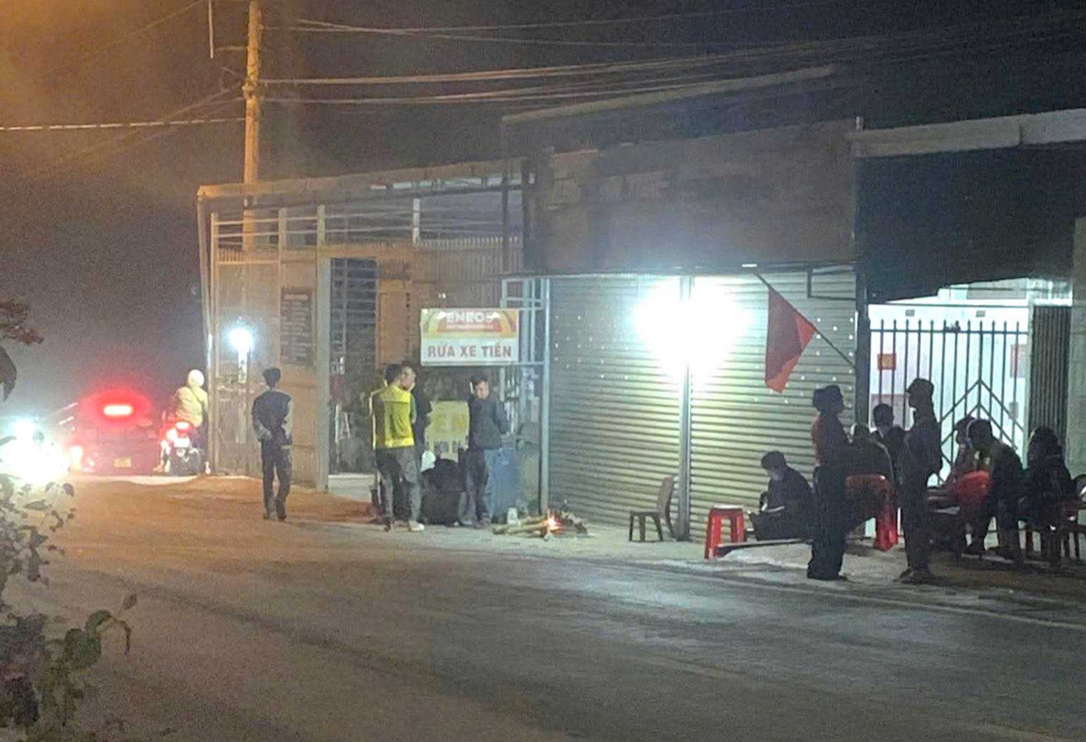 Cơ quan chức năng phong tỏa hiện trường phát hiện công nhân tử vong. Ảnh: Phúc Khánh 