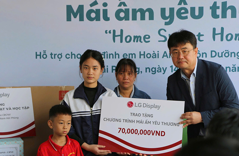 LG Display Việt Nam Hải Phòng hỗ trợ gia đình học sinh nghèo vượt khó sửa nhà