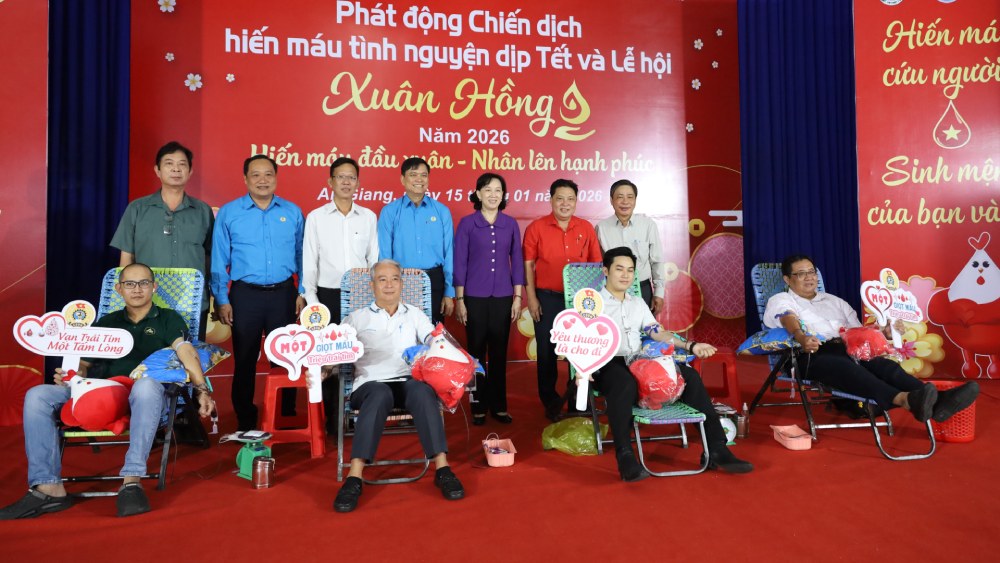 Launching ceremony of the Voluntary Blood Donation Campaign during Tet and "Spring Rose Festival" 2026 attracted more than 300 volunteers. Photo: Nguyen Anh