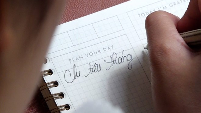 지출 관리는 단순한 돈 문제가 아니라 젊은 가정이 안전한 기반을 구축하는 방법입니다. 사진: 후옌 짱