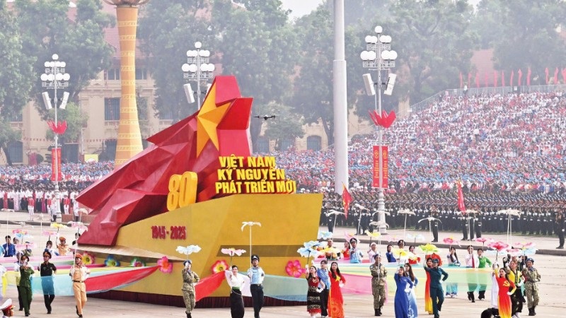 Chinh phu xac dinh tang toc phat trien kinh te ben vung, tao nen tang vung chac cho ky nguyen moi. Trong anh: Le ky niem, dieu binh, dieu hanh 80 nam Cach mang Thang Tam thanh cong va Quoc khanh 2.9 tai Quang truong Ba Dinh, Ha Noi. Anh: Tran An