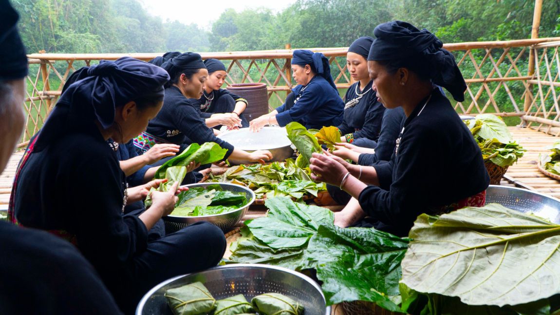 Nguoi dan lang Thai Hai lam banh trung kien trong ngay 3 thang 3 Am lich hang nam. Anh: Le Nga