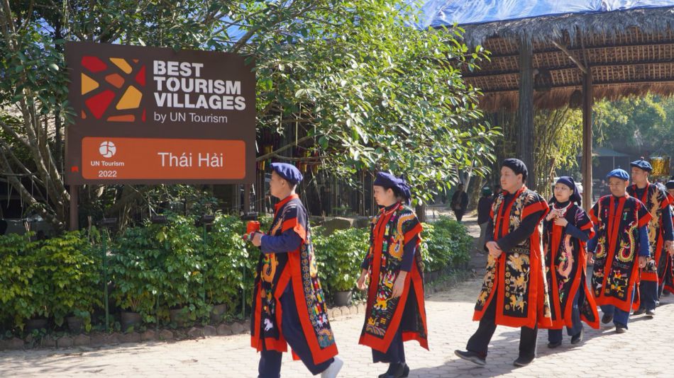 The young generation continues the dream of preserving Tay culture in Thai Hai tourism village. Photo: Le Nga