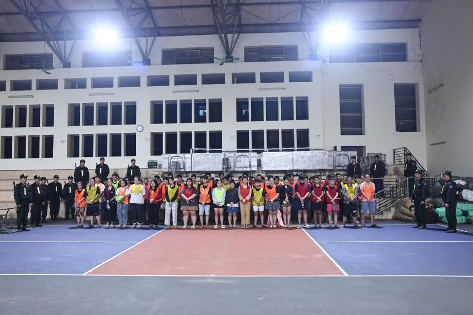 Các đối tượng lừa đảo được di lý về Tuyên Quang. Ảnh: Công an Tuyên Quang