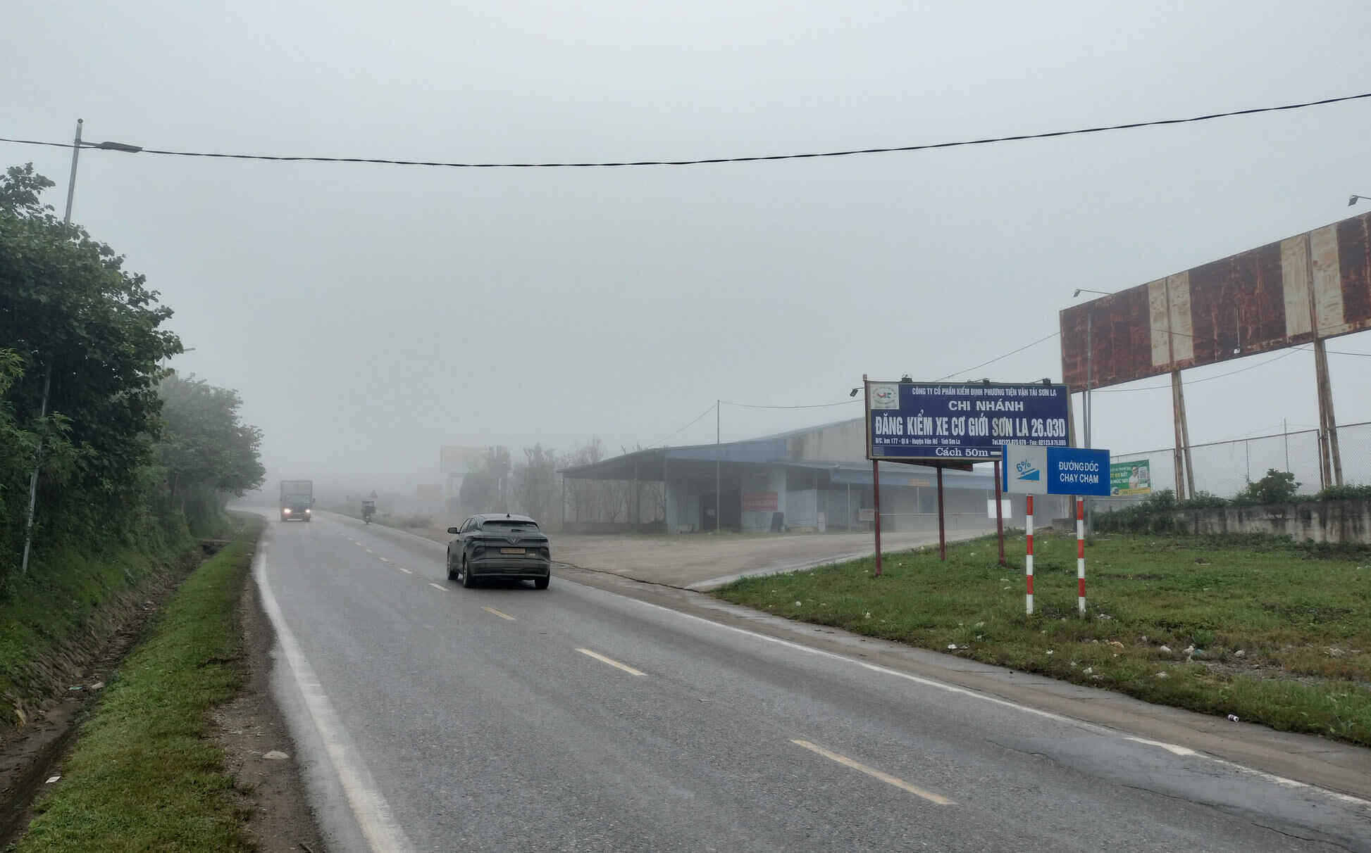 Chi nhanh Dang kiem xe co gioi 2603D tai Km177, Quoc lo 6. Anh: Minh Chuyen 