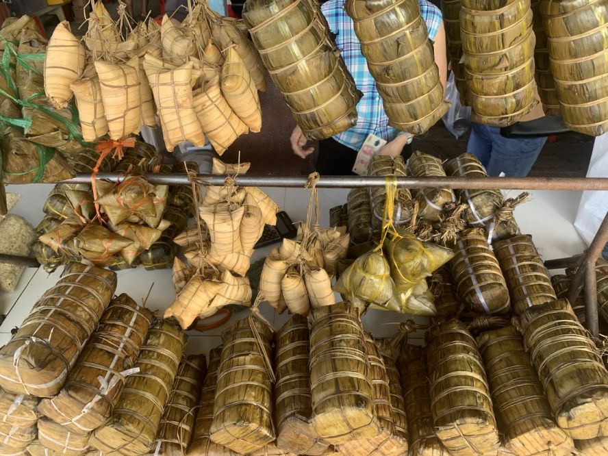 Banh tet Tra Cuon. Anh: Ky Lam