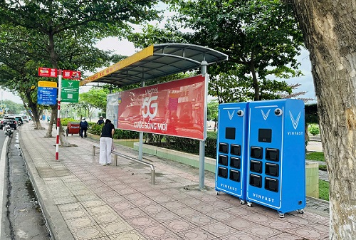 Battery exchange cabinets are increasingly developing along with electric motorbikes. Photo: VinFast