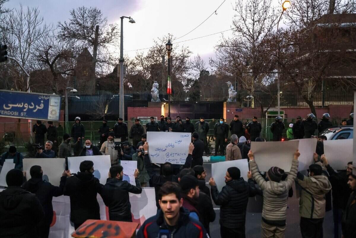A protest in front of the British Embassy in the capital Iran on January 14, 2026. Photo: AFP