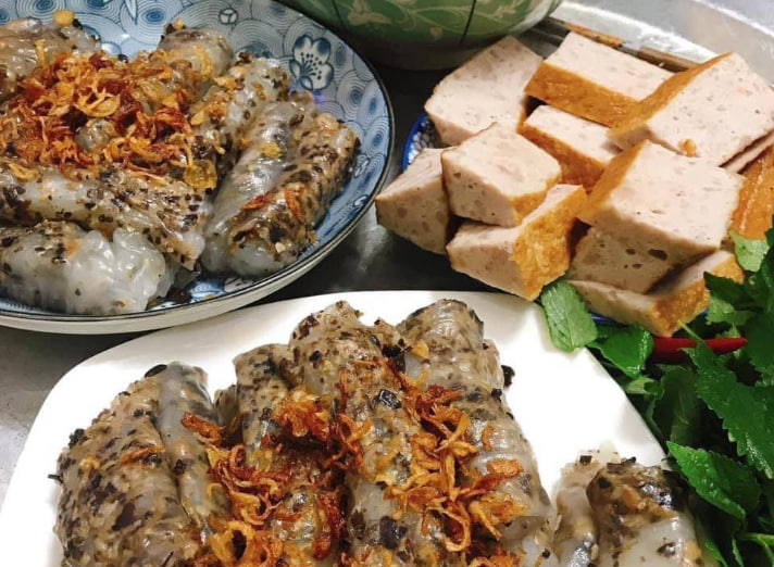 Đặc trưng của món bánh cuốn Đa Mai Bắc Giang là phần nhân thịt băm mộc nhĩ. Ảnh: Hương Lan Nguyễn