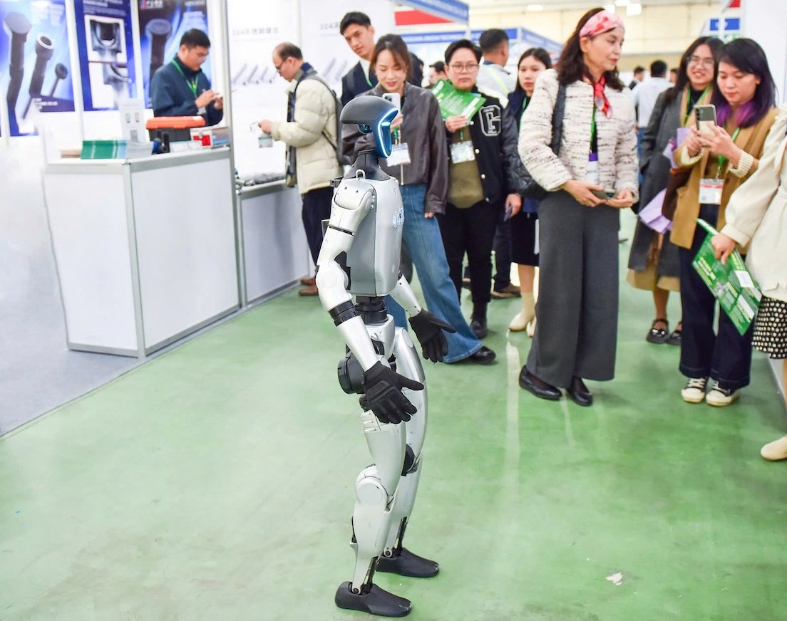 Human-shaped robots are increasingly being widely applied in many industries around the world. Photo: Anh Tuan