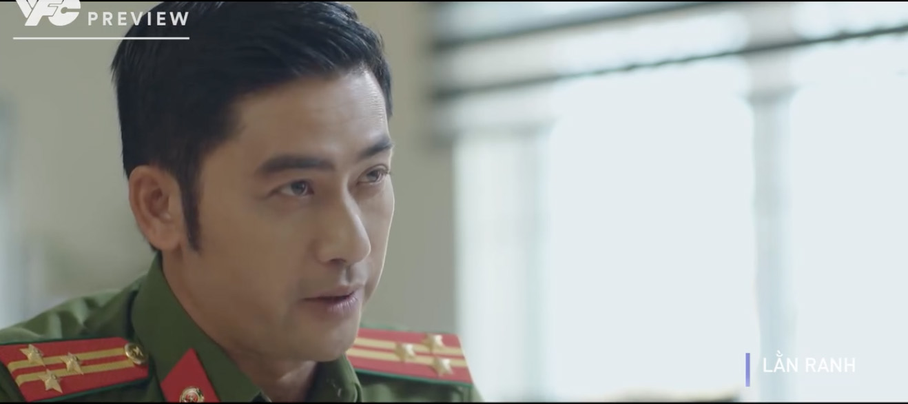 Trinh noi cau voi cong an khi bi dieu tra trong tap 53 phim “Lan ranh“. Anh: VFC. 