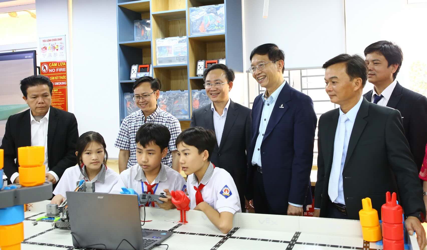 STEM education practice rooms in Quang Tri are inaugurated. Photo: Cong Sang