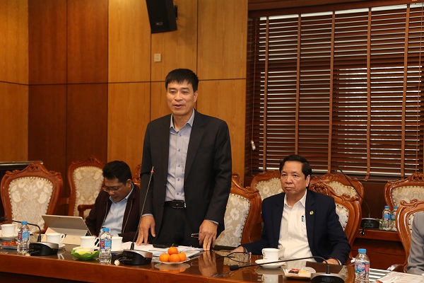 Thu truong Bo Xay dung cung cap mot so thong tin moi lien duong sat cao toc Bac – Nam. Anh: Van Linh