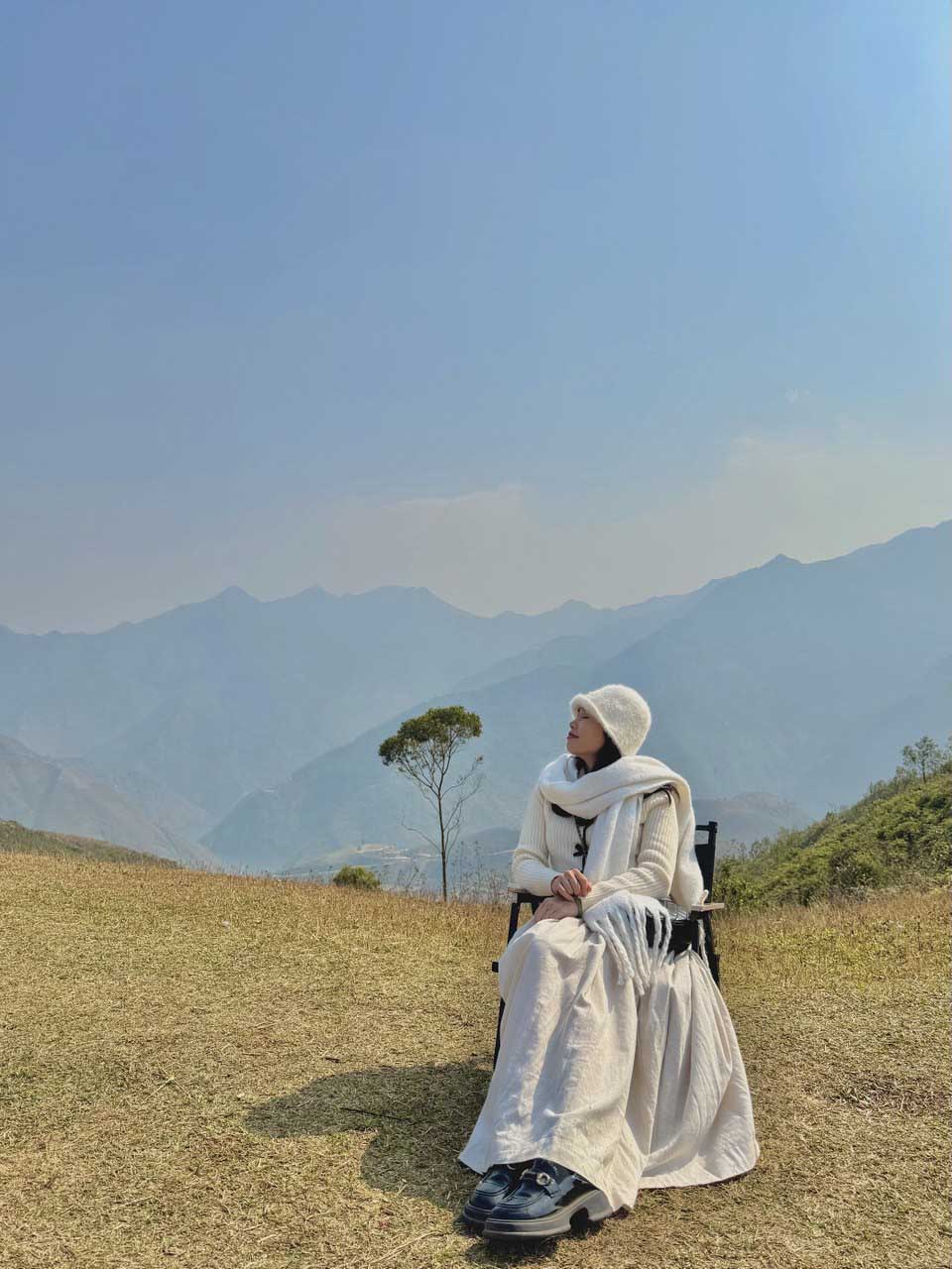 Co mat tai thao nguyen vao mot buoi sang nang vang, chi Quynh Hoa (du khach tu Ha Noi) hao hung chia se: “Moi nguoi thuong khuyen nen chup hinh buoi chieu de lay anh hoang hon, nhung theo minh buoi sang van co net dep rieng, lai khong bi qua dong duc. Chi can thoi tiet ung ho, nang len ruc ro thi sac co chay buoi sang hay chieu deu mang lai ve dep my mieu cho khung hinh.”