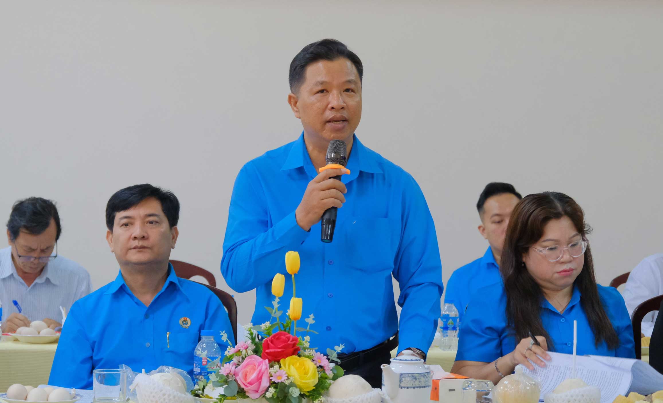 Cac dai bieu tham gia dong gop y kien tai hoi nghi. Anh: My Ly