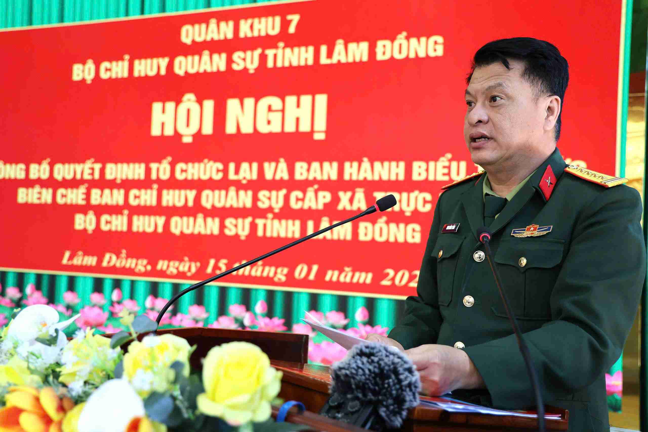 Dai ta Dinh Hong Tieng, Chi huy truong Bo CHQS tinh Lam Dong phat bieu tai hoi nghi. Anh: Phuc Khanh 