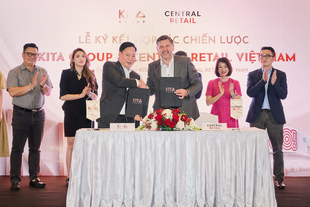 Strategic cooperation signing ceremony between KITA Group and Central Retail Vietnam. Photo: Provided by DN