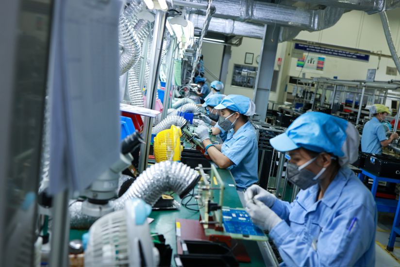 ベトナムは、生産性とイノベーションに基づいた成長モデルを転換し、現代的な戦略インフラを構築します。写真:ハイ・グエン