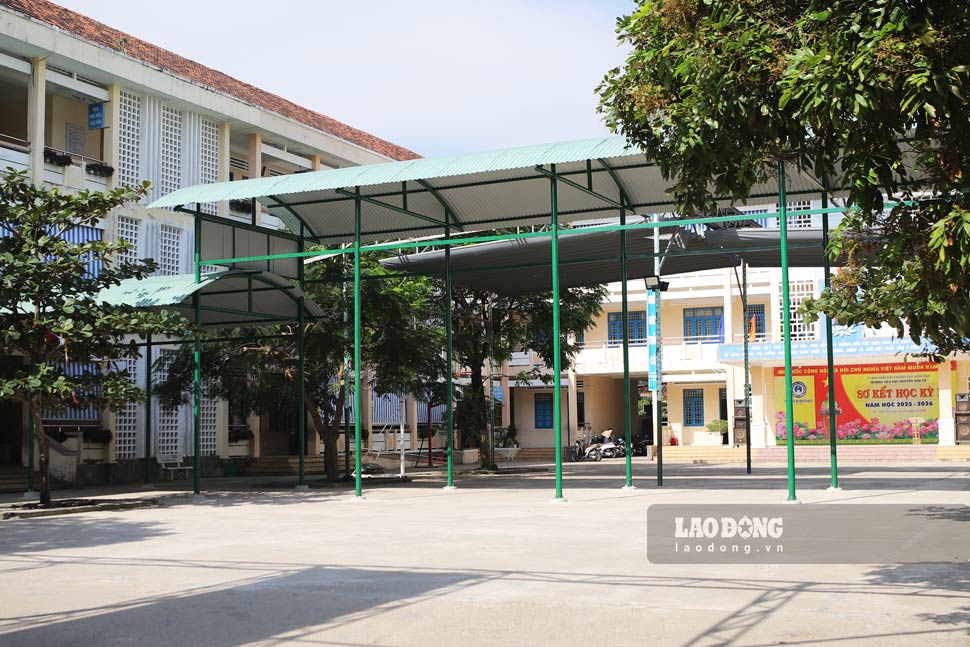 Education 24h: Parents' representative board admits incorrect payment, paying for 1 class. Photo: Hoai Phuong