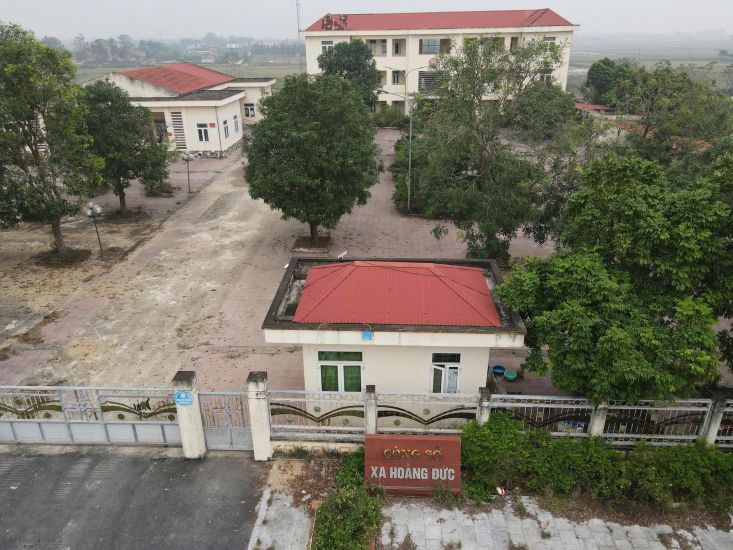 Hoang Hoa Commune People's Committee is conducting a review and proposing a plan to use the abandoned old headquarters, in order to avoid waste. Photo: Quach Du