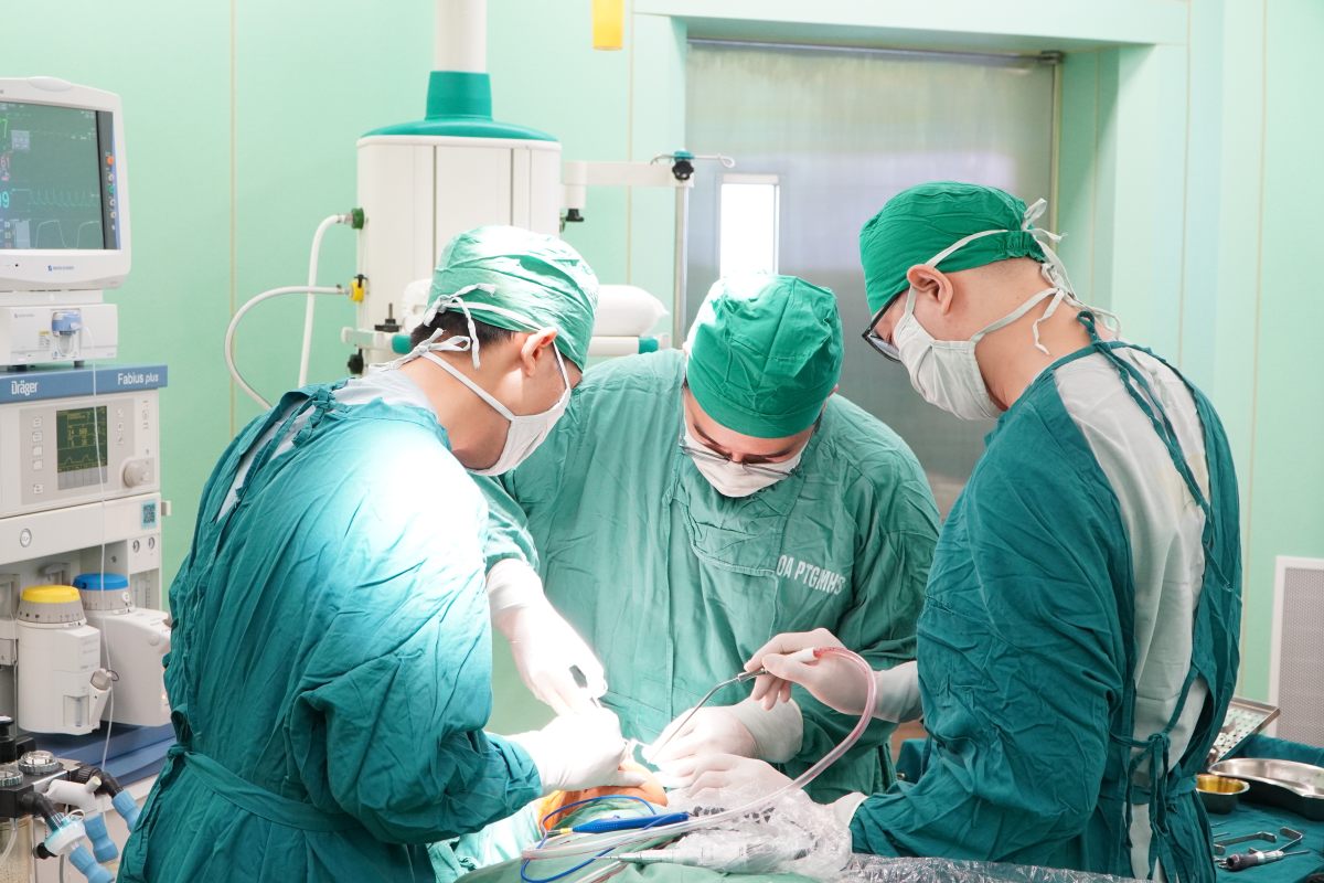 Doctors in the maxillofacial surgery at Vung Tau General Hospital. Photo: BVVT