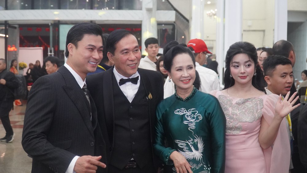 Dan dien vien tham gia tham do Canh Dieu. Anh: Minh Chinh