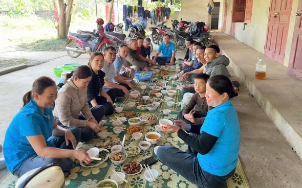Warm year-end meal at Song Con Tan Ky Agricultural Joint Stock Company, spreading the spirit of caring for workers of the Trade Union organization. Photo: Nghe An Trade Union