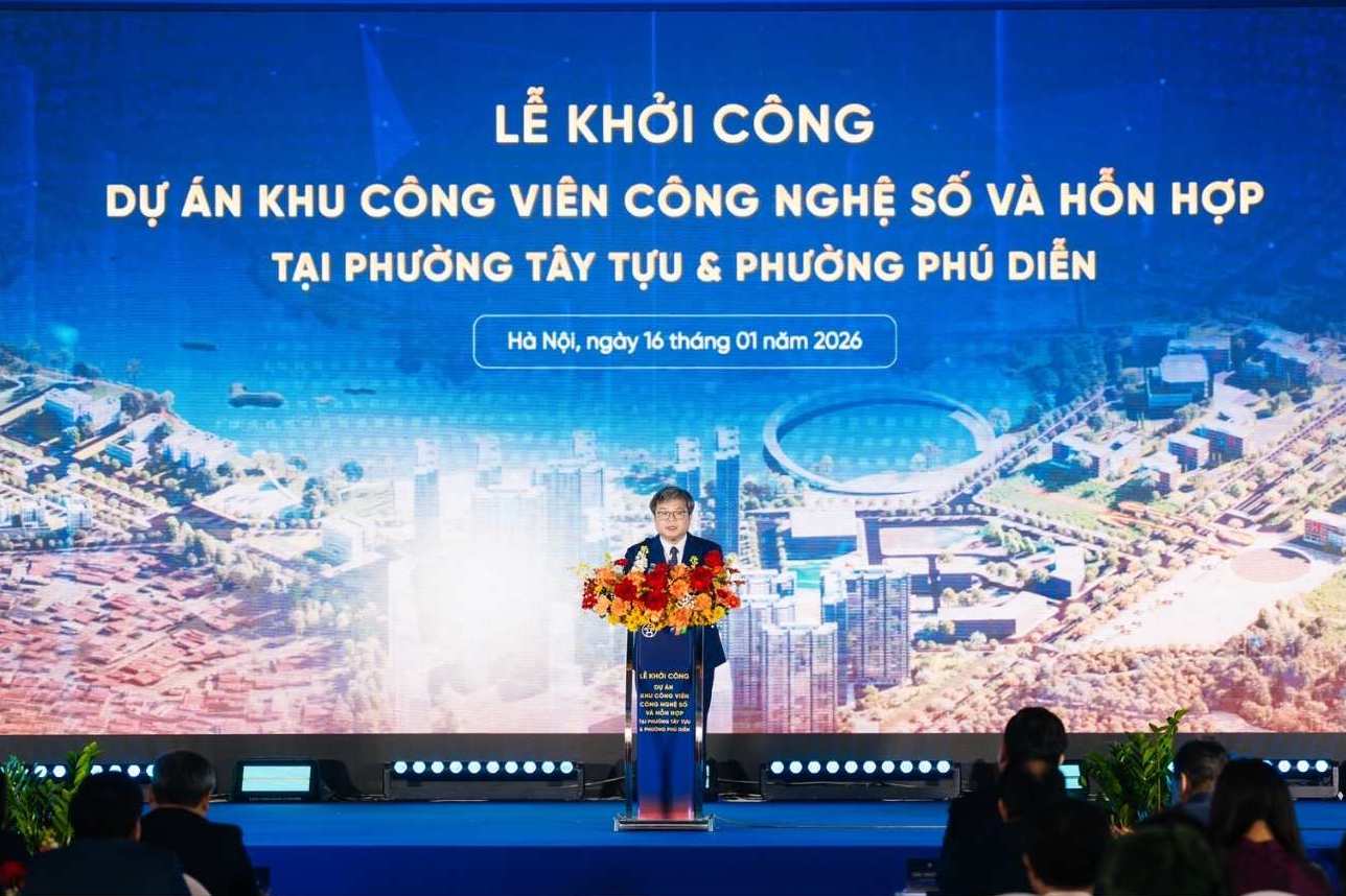 Ong Truong Viet Dung - Pho Chu tich UBND Thanh pho Ha Noi - phat bieu tai buoi le. Anh: BTC 