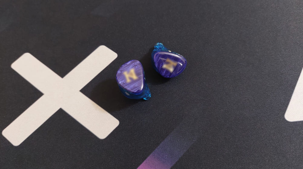 Develop a habit of regularly cleaning Bluetooth headphones to increase product durability. Photo: Tuan Dat