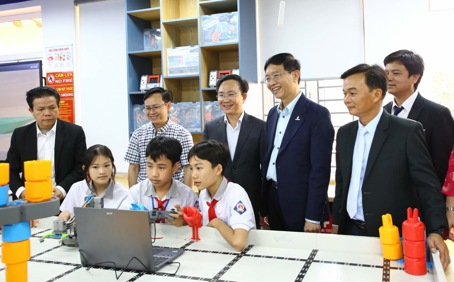 Phong thuc hanh giao duc STEM tai Truong TH&THCS So 2 Truong Thuy vua duoc ban giao. Anh: Cong Sang