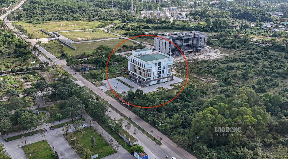 The library of Hue University of Economics and University of Hue is abandoned Photo: Phuc Dat